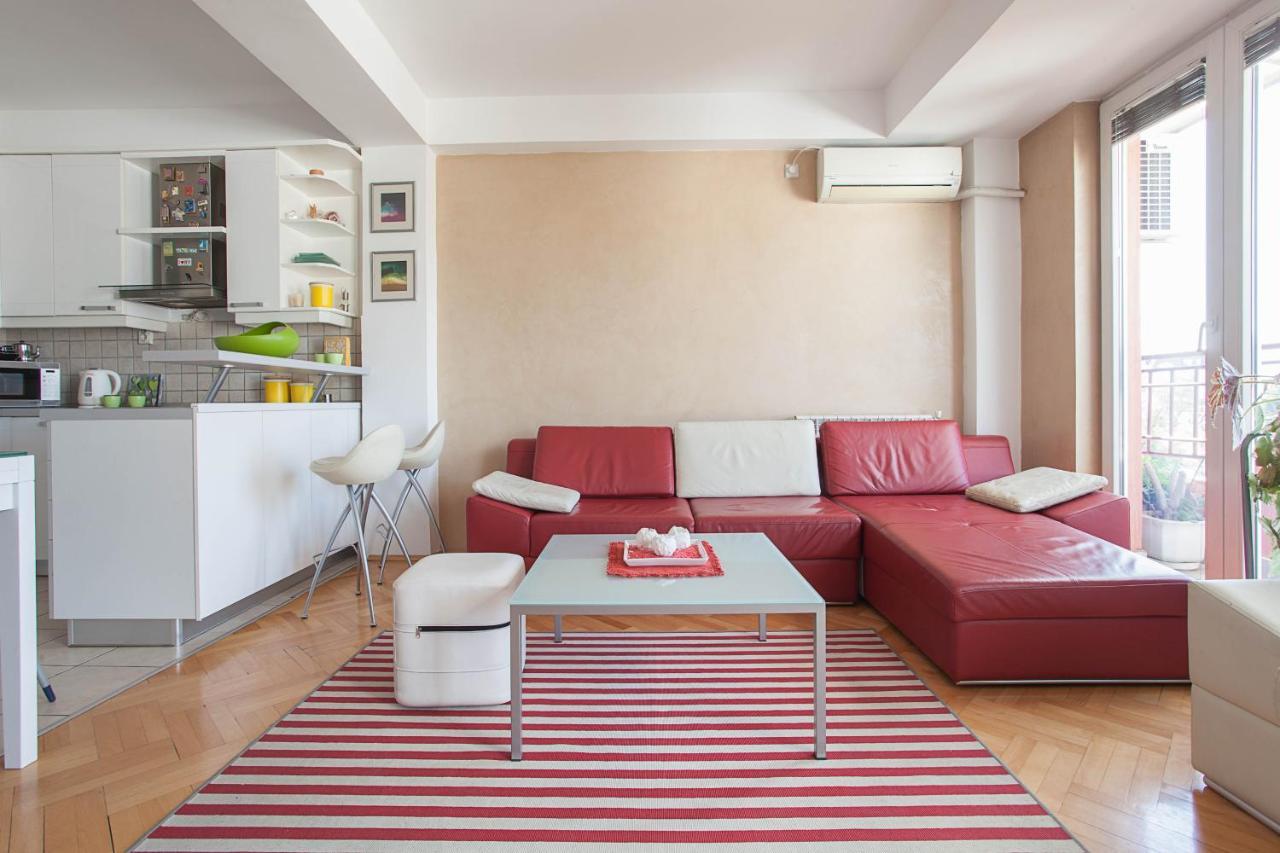 Red Apartment سكوبجي المظهر الخارجي الصورة