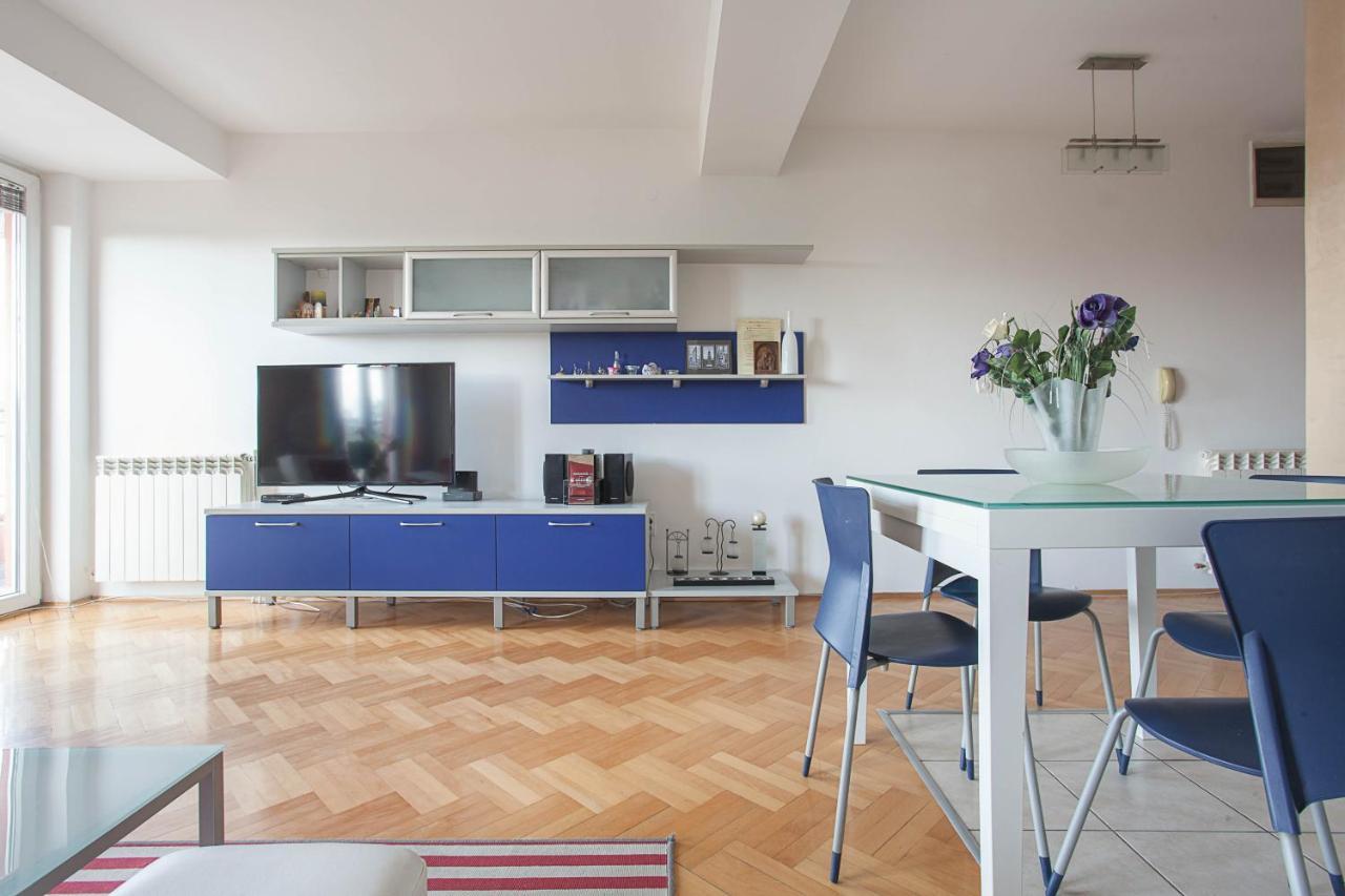 Red Apartment سكوبجي المظهر الخارجي الصورة