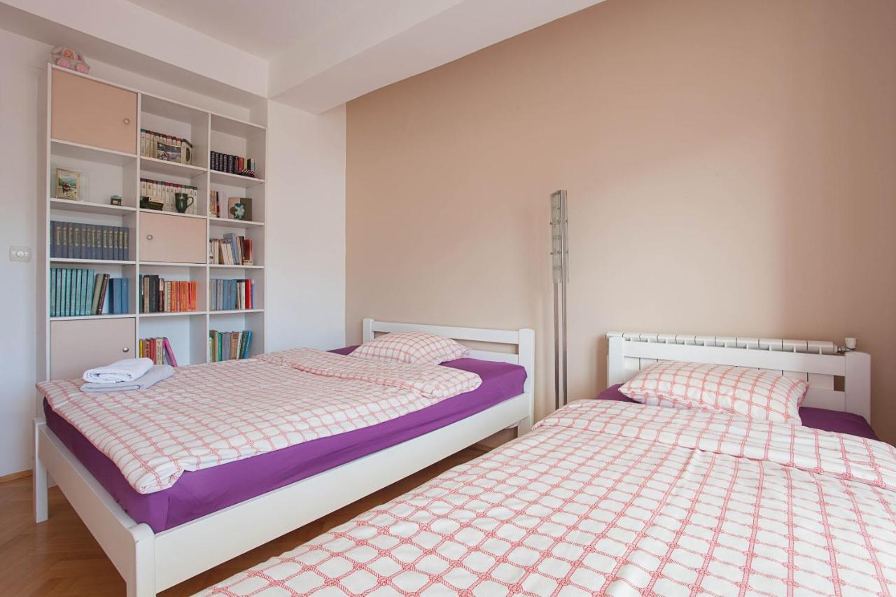 Red Apartment سكوبجي المظهر الخارجي الصورة