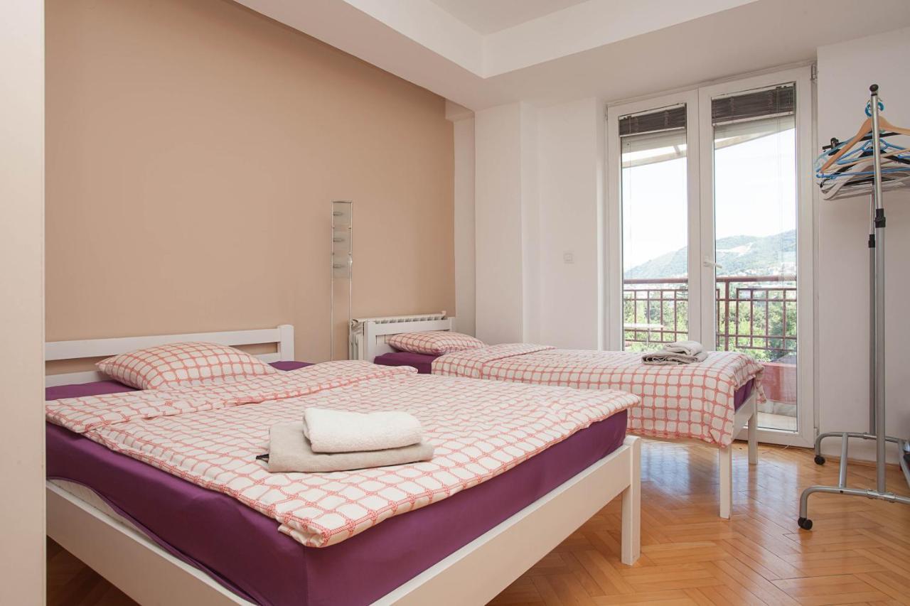 Red Apartment سكوبجي المظهر الخارجي الصورة