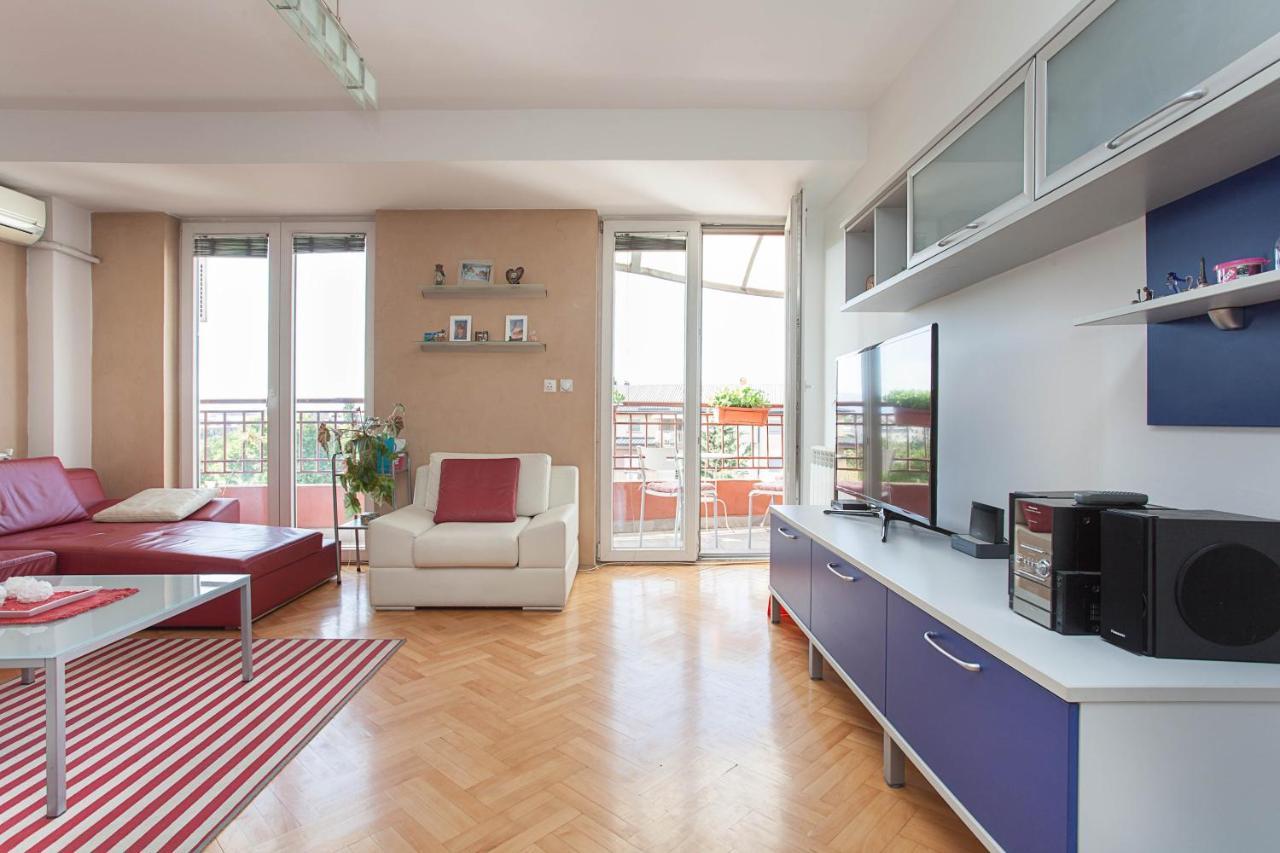 Red Apartment سكوبجي المظهر الخارجي الصورة