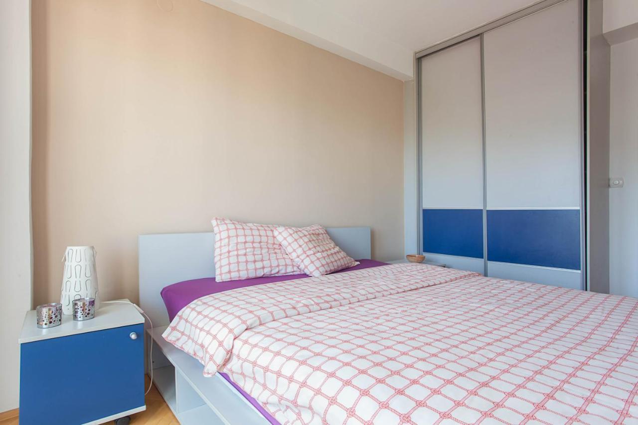 Red Apartment سكوبجي المظهر الخارجي الصورة