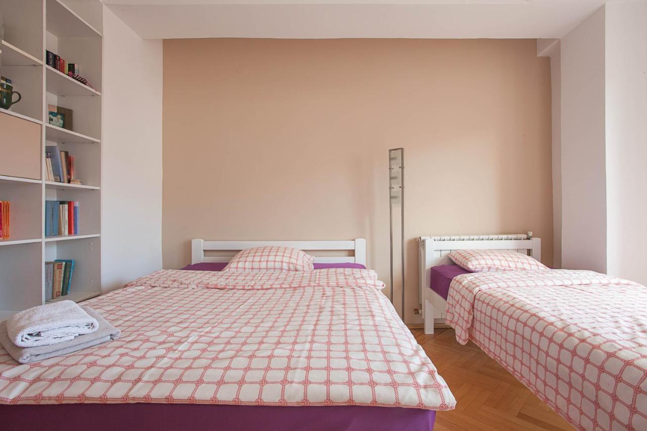 Red Apartment سكوبجي المظهر الخارجي الصورة